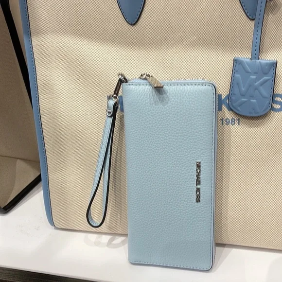 Brand New with Tag authentic Michael Kors Jet Set Travel Large Travl CONTINENTAL - Picture 5 of 16